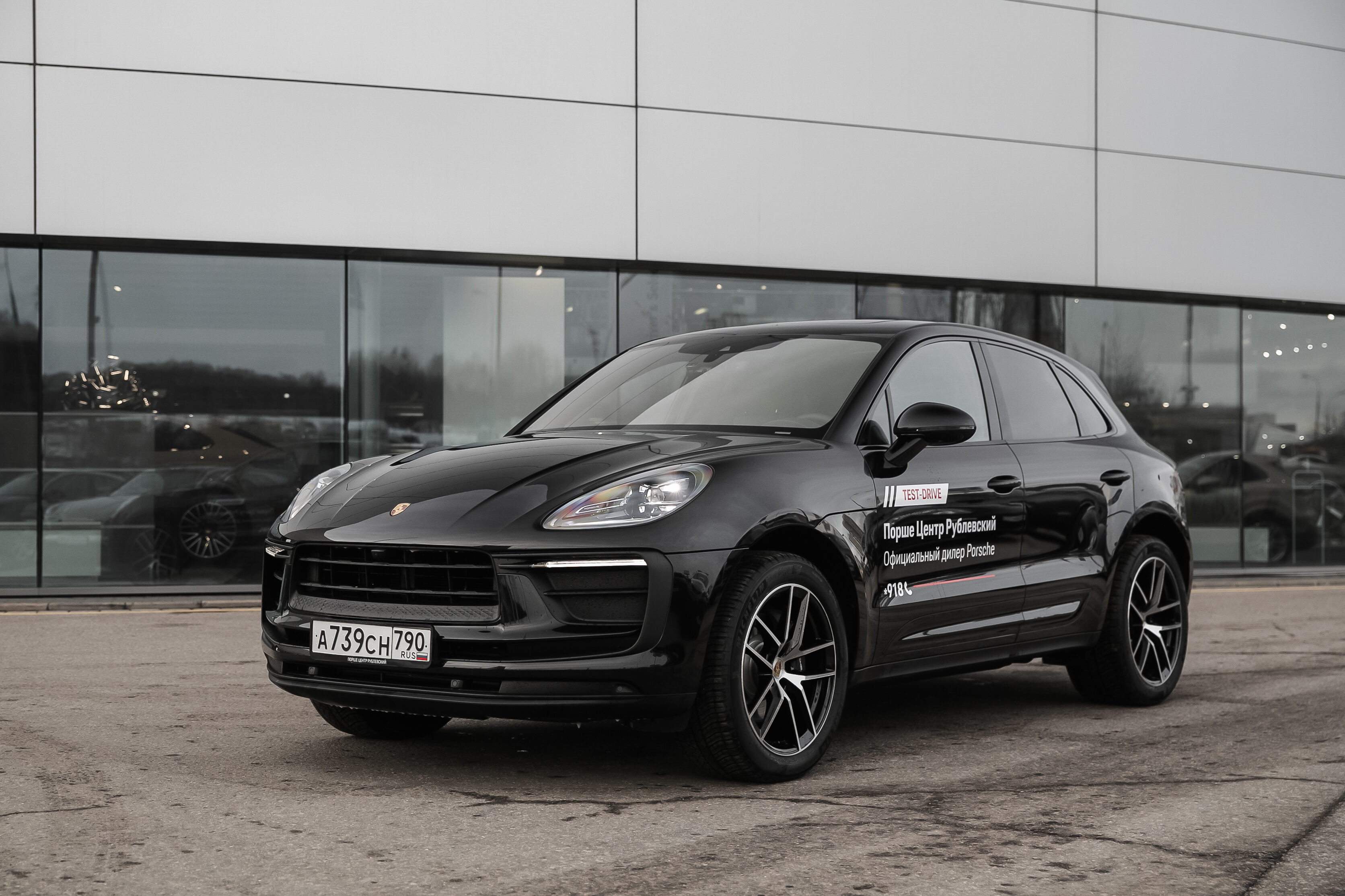 Записаться на тест-драйв Porsche Macan S в Москве